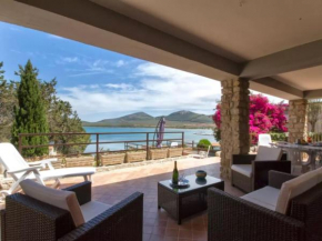 Villa Flavia direttamente sul mare con terrazza incantevole per 6 persone